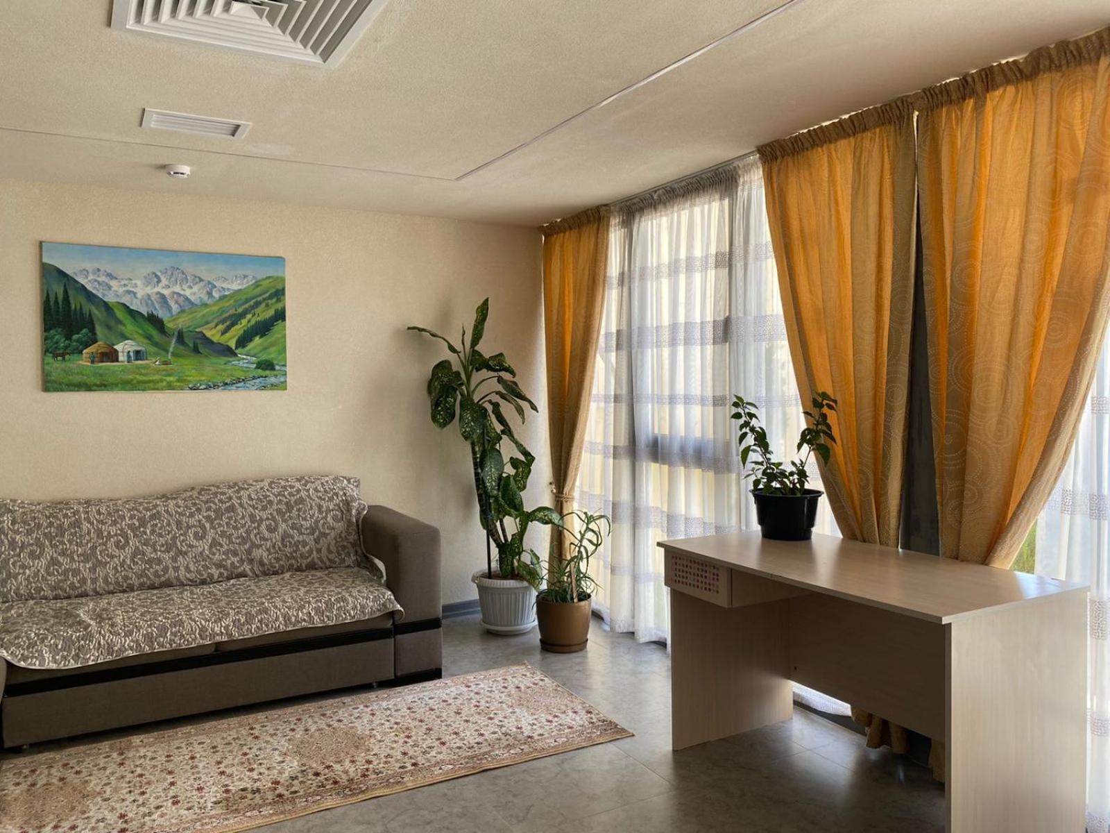 Aq Capsule Hostel Almaty Ngoại thất bức ảnh